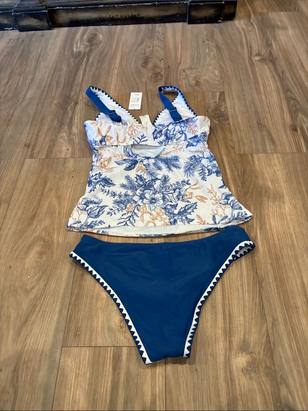 CUPSHE 2 PIECE BRAND NEW BATHING SUIT SIZE M - Picture 4 of 4